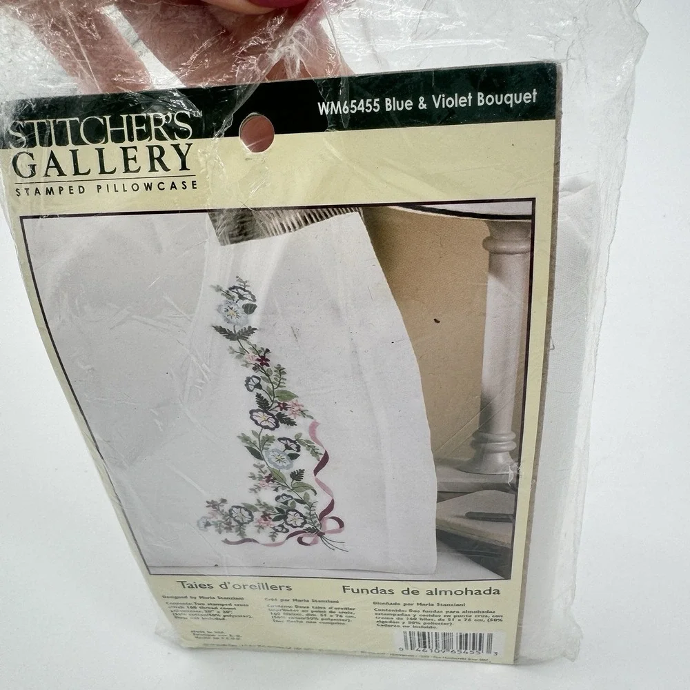 VTG Bucilla Stitchers Gallery Stamped Cross Stitch Two Pillowcases‎ Kit Bouquet
